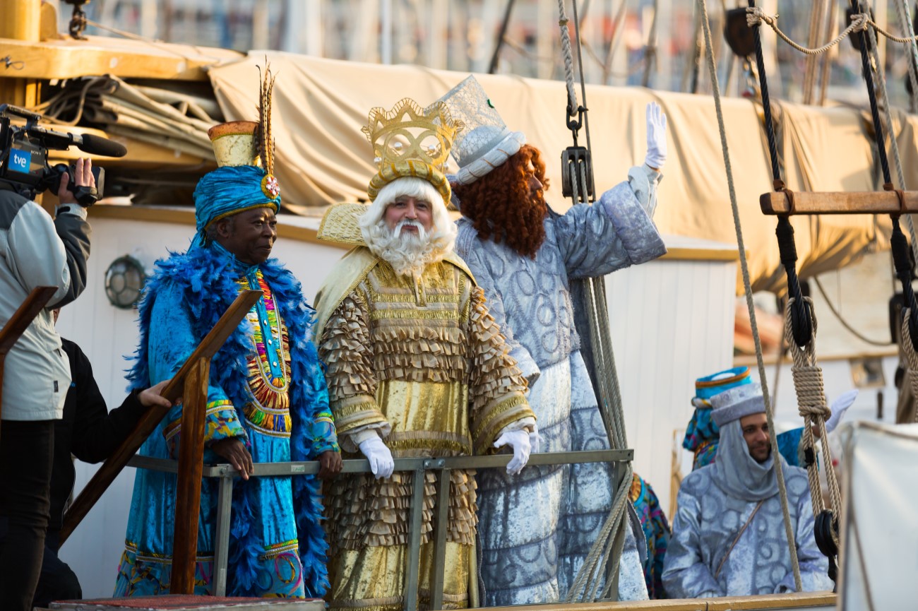 Arrival of three wise men in port of Barcelona by boat during Epiphany celebration, Catalonia, Spain